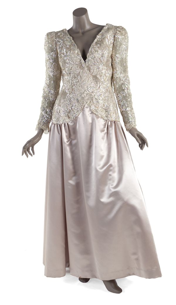 A subasta parte del legado de Betty White, que incluye recuerdos, guiones, premios y joyería A subasta parte del legado de Betty White, que incluye recuerdos, guiones, premios y joyería