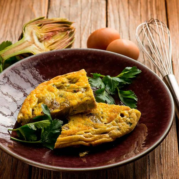 Tortilla de alcachofas, la receta de huerta de temporada más deliciosa. Foto: Bigstock