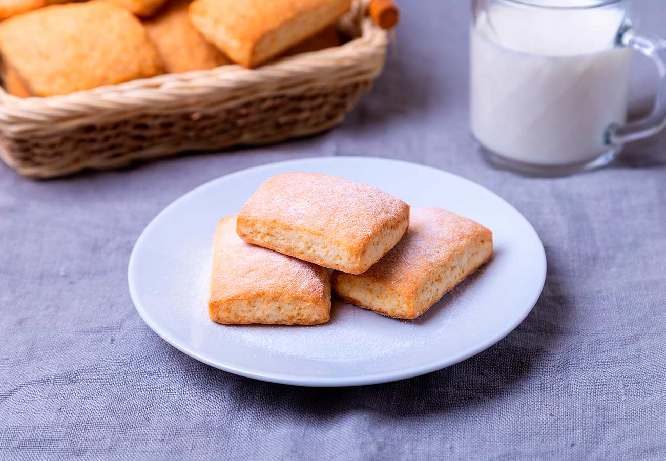 Receta de dulces hojaldrados o aguardentaos murcianos. Foto: bigstock