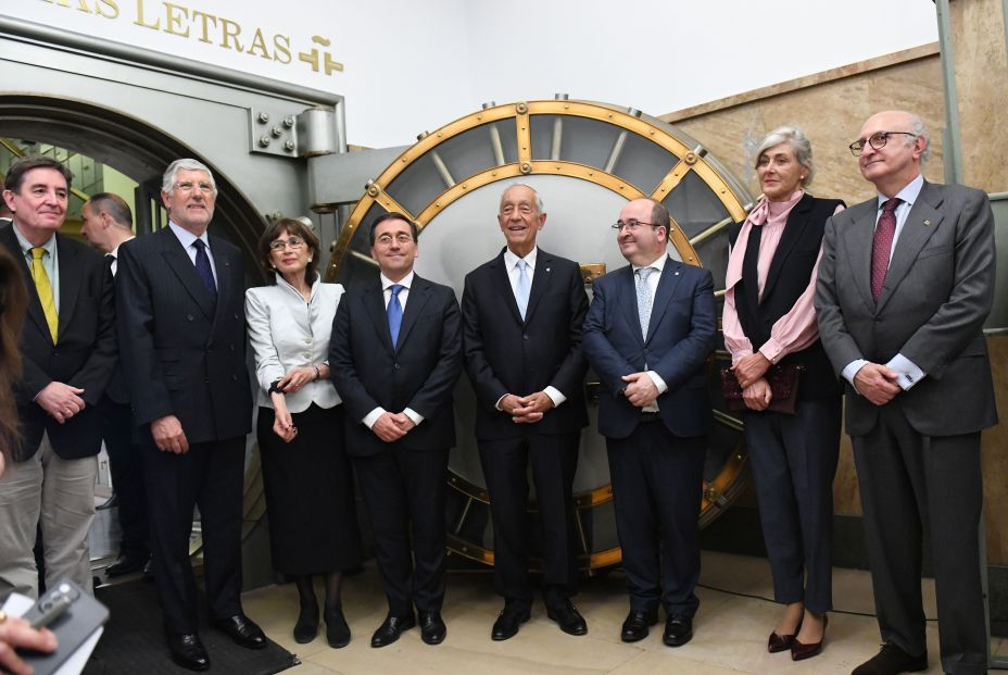 Libros y una libreta de direcciones el legado de José Saramago en la Caja de las Letras. Foto: Europa Press Libros y una libreta de direcciones el legado de José Saramago en la Caja de las Letras. Foto: Europa Press