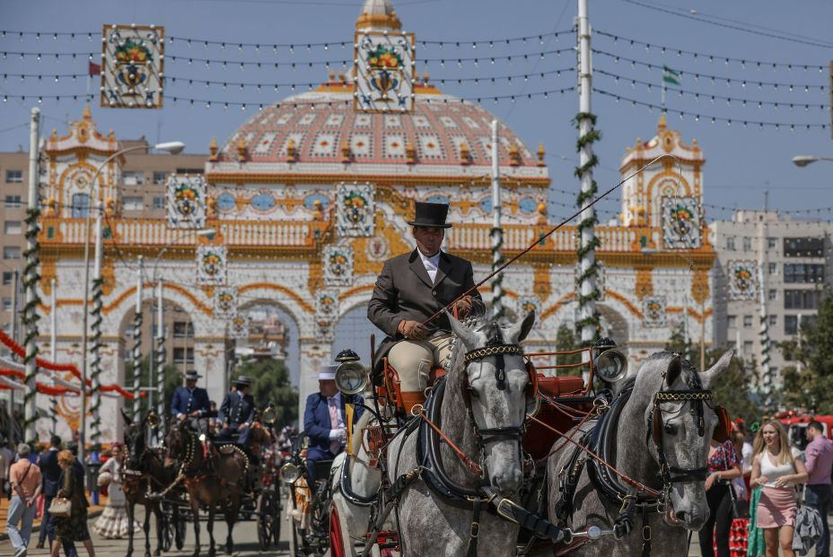 EuropaPress 2109170 primer domingo feria abril 2019 ambiente carruajes entrando real