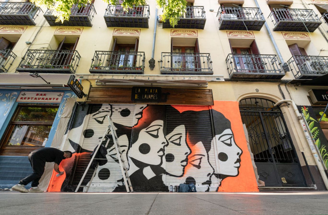 El festival C.A.L.L.E. viste de colores el barrio de Lavapiés con los mayores como protagonistas