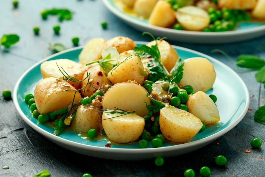Ensalada de patatas con guisantes. Foto: Bigstock Ensalada de patatas con guisantes. Foto: Bigstock