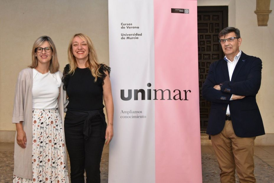 María Ángeles Mazuecos, ha presentado la ‘VI edición del Curso de Arqueología Medieval Sefarad’ de la Universidad Internacional del Mar (UNIMAR), junto a uno de los directores del evento, Andrés Martínez Rodríguez y Vanesa Valero María Ángeles Mazuecos, ha presentado la ‘VI edición del Curso de Arqueología Medieval Sefarad’ de la Universidad Internacional del Mar (UNIMAR), junto a uno de los directores del evento, Andrés Martínez Rodríguez y Vanesa Valero