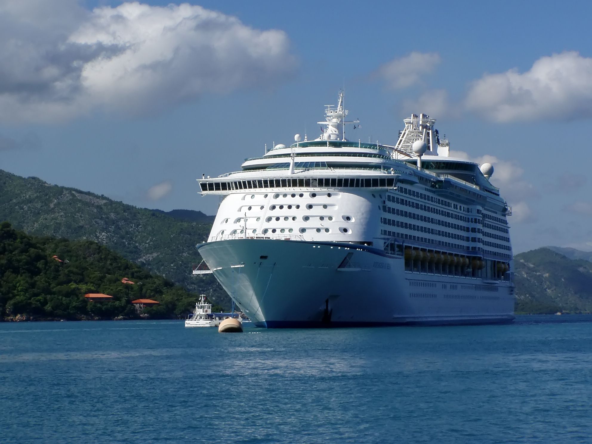 Esta pareja se jubiló, vendió su casa y ahora vive viajando por el mundo en cruceros