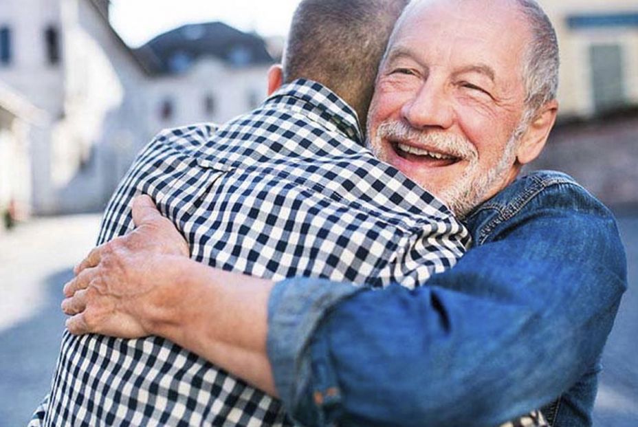 Cuidado con el timo del 'abrazo cariñoso', cuyas principales victimas son los mayores Cuidado con el timo del 'abrazo cariñoso', cuyas principales victimas son los mayores