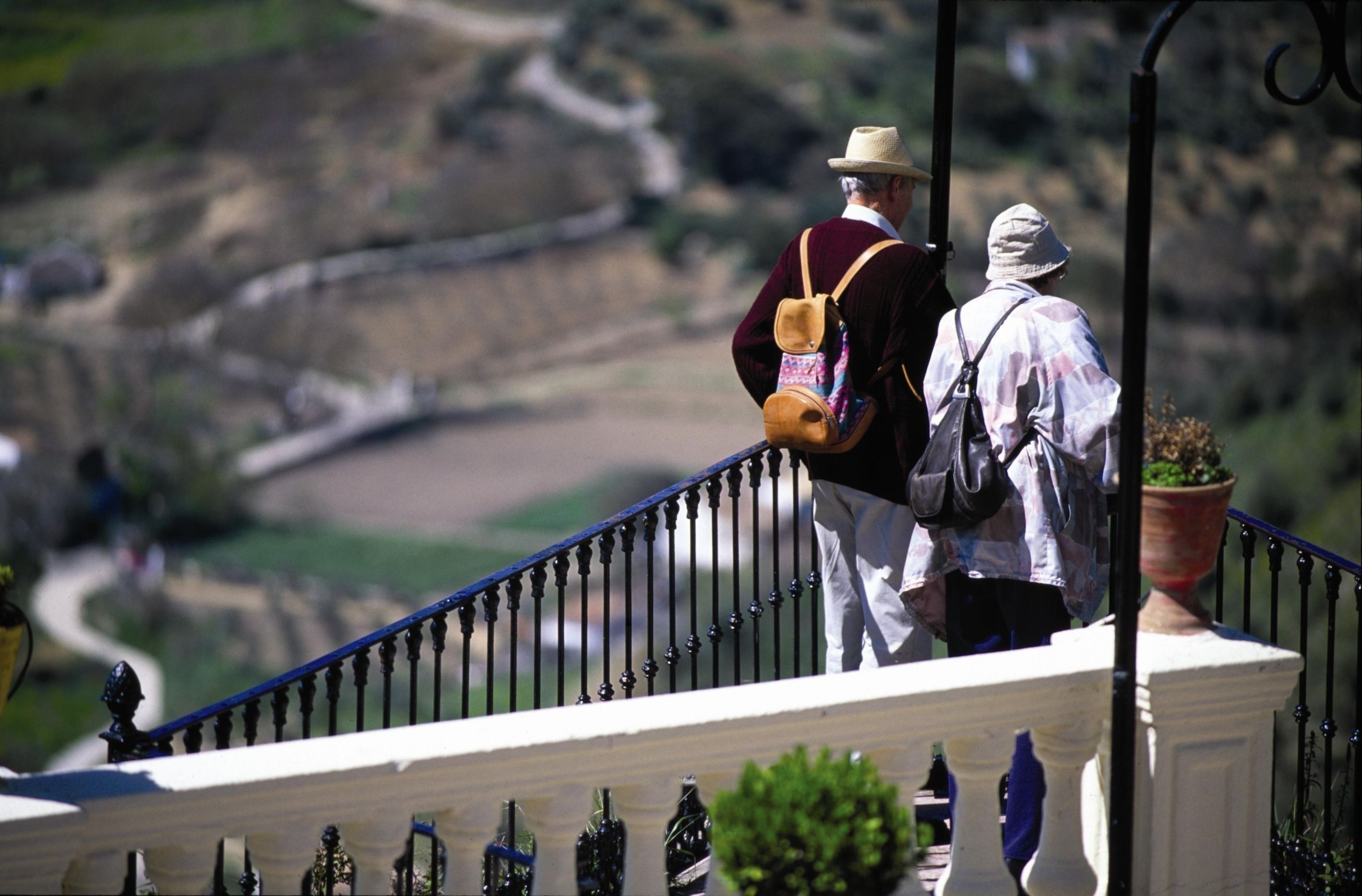 La inflación se ceba con los viajes del Imserso: hoteleros asfixiados y jubilados descontentos