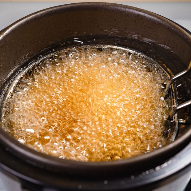 Freidoras de aceite: consejos de uso, seguridad y mantenimiento. Foto: Bigstock Freidoras de aceite: consejos de uso, seguridad y mantenimiento. Foto: Bigstock