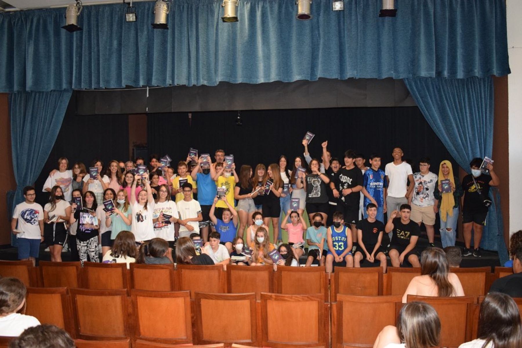 ‘De abuelos, libros y tecnología’, un libro escrito por 73 autores de no más de 16 años