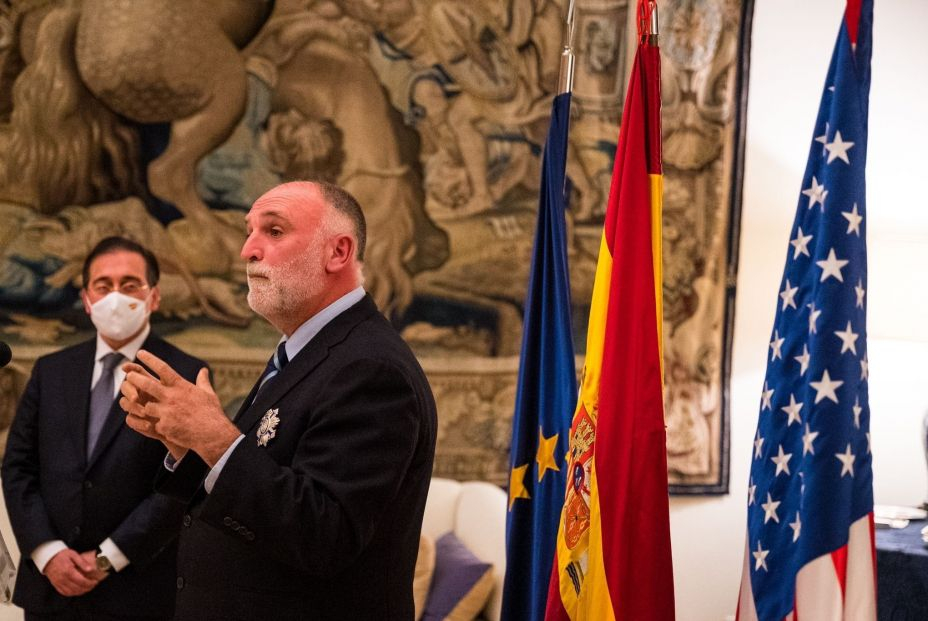 EuropaPress 4202242 chef jose andres recibe orden merito civil manos ministro asuntos EuropaPress 4202242 chef jose andres recibe orden merito civil manos ministro asuntos