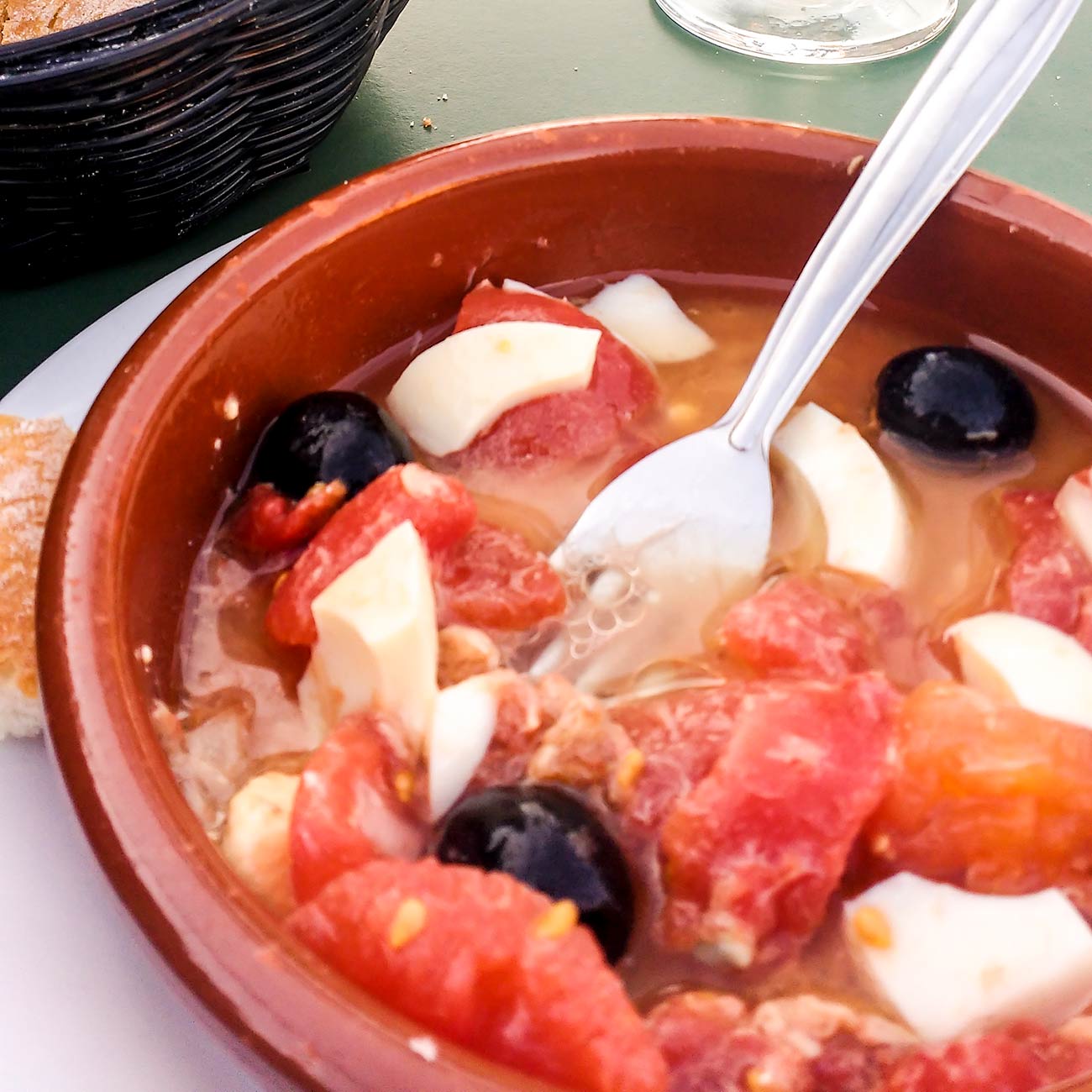 Ensalada murciana fresca para el verano. Foto: Bigstock