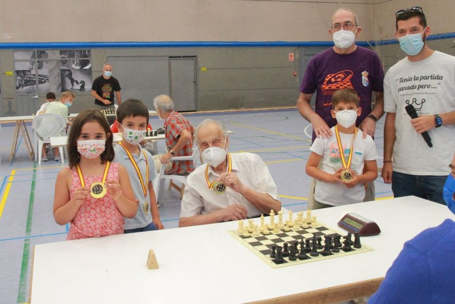 Manuel Álvarez, leyenda viva del ajedrez, sigue ganando premios a sus 100 años Manuel Álvarez, leyenda viva del ajedrez, sigue ganando premios a sus 100 años