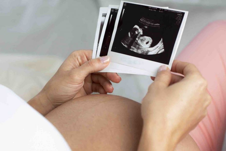 Descubren cómo afecta la edad del padre en la salud de la madre y el bebé durante el embarazo Descubren cómo afecta la edad del padre en la salud de la madre y el bebé durante el embarazo