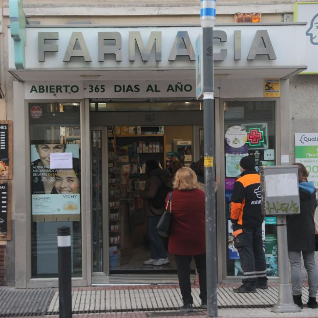 EuropaPress 4162076 varias personas hacen cola farmacia adquirir test antigenos 23 diciembre EuropaPress 4162076 varias personas hacen cola farmacia adquirir test antigenos 23 diciembre