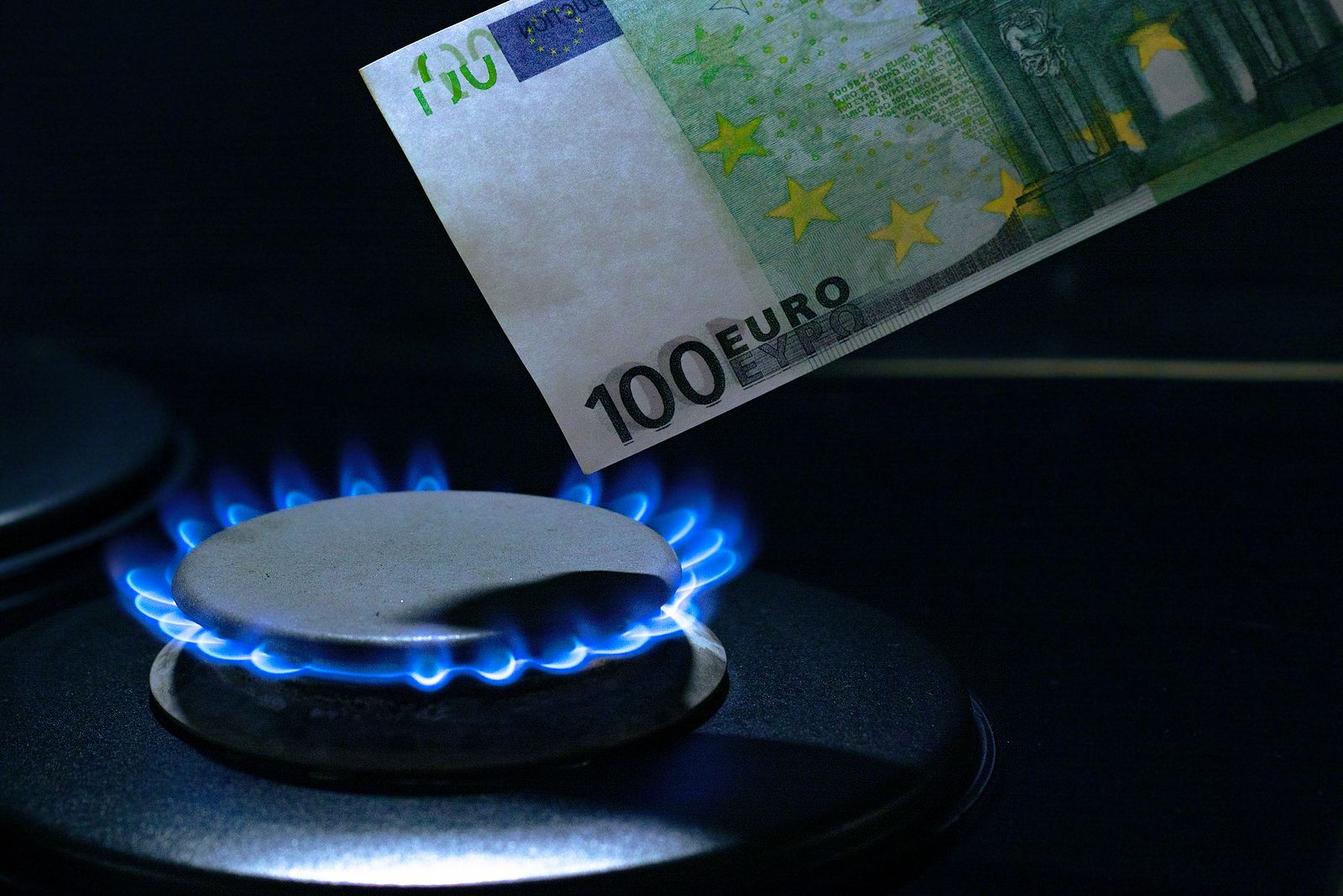 La CNMC investiga las trabas de las energéticas para cambiarse a la TUR