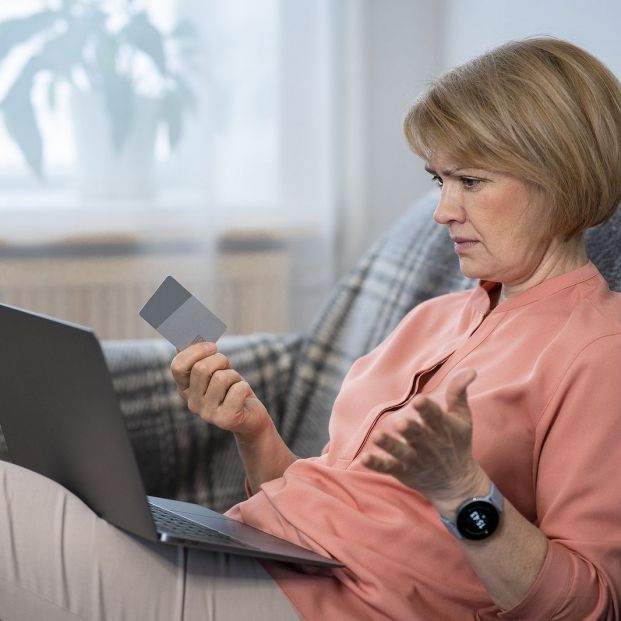 FACUA denuncia una web no oficial por cobrar 15 euros por tramitar la Tarjeta Sanitaria Europea. Foto: Bigstock FACUA denuncia una web no oficial por cobrar 15 euros por tramitar la Tarjeta Sanitaria Europea. Foto: Bigstock