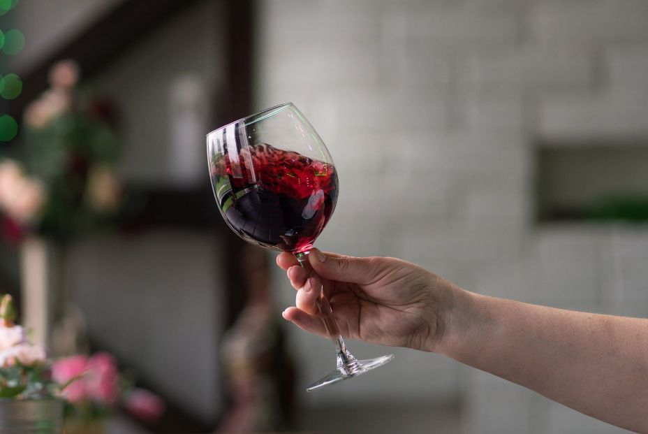 Beber pequeñas cantidades de alcohol día no aporta beneficios a la salud