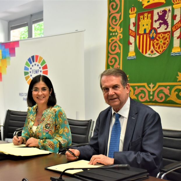 Sanidad y la FEMP firman dos convenios para potenciar y promover hábitos de vida saludable en las ciudades