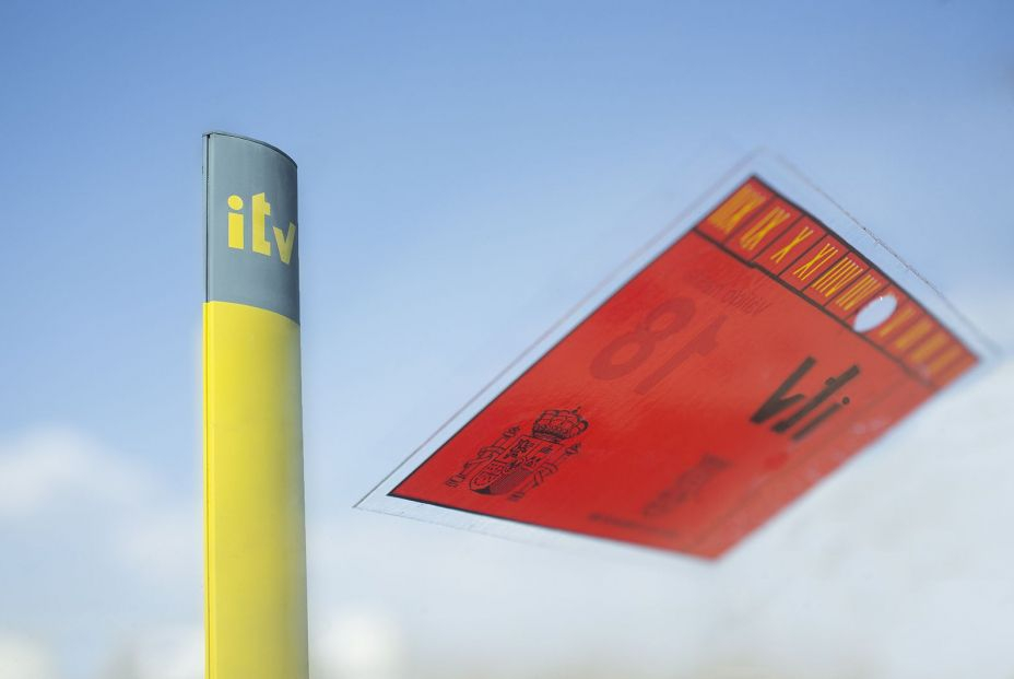 ¿Es obligatorio llevar la pegatina de la ITV? ¿Es obligatorio llevar la pegatina de la ITV?