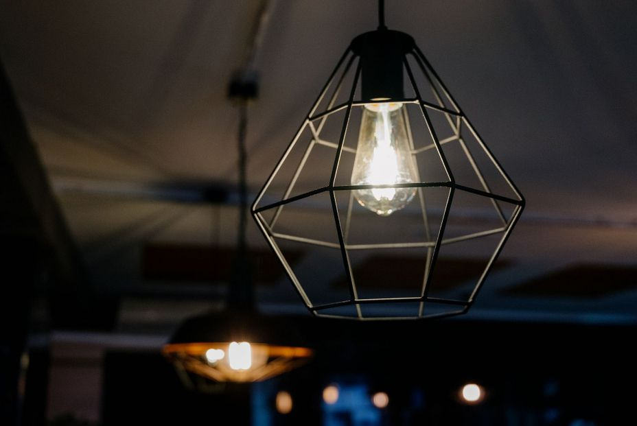 El precio de la luz baja un 5,5% este viernes