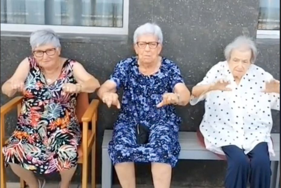 VÍDEO I 'Motomamis' en la residencia: mayores lo dan todo con el último 'hit' de Rosalía VÍDEO I 'Motomamis' en la residencia: mayores lo dan todo con el último 'hit' de Rosalía