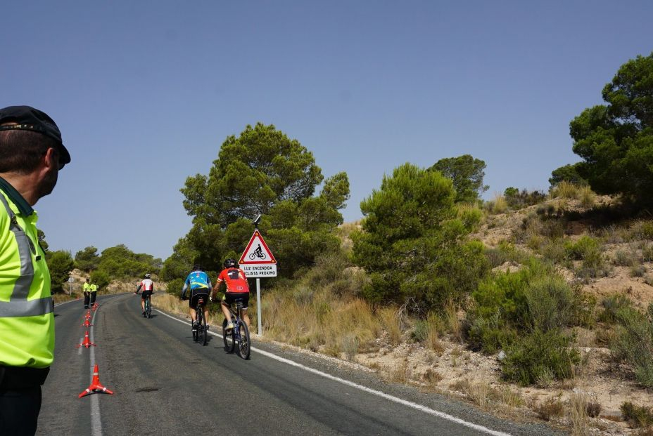 La DGT recuerda cómo adelantar correctamente a un ciclista La DGT recuerda cómo adelantar correctamente a un ciclista