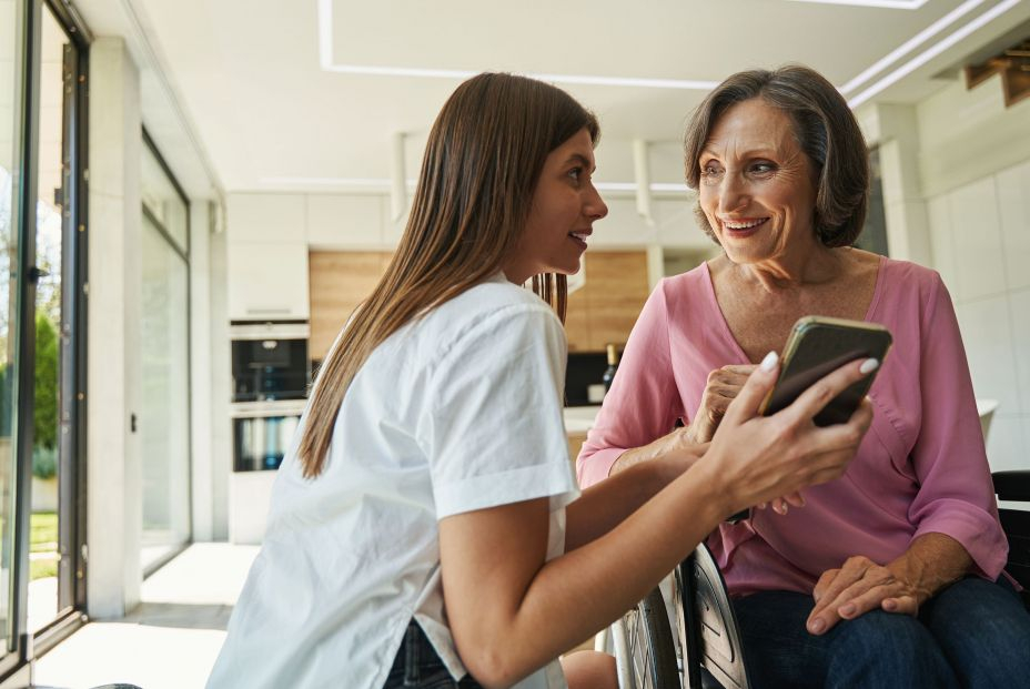 Consejos de los sanitarios para cuidar de los mayores en verano