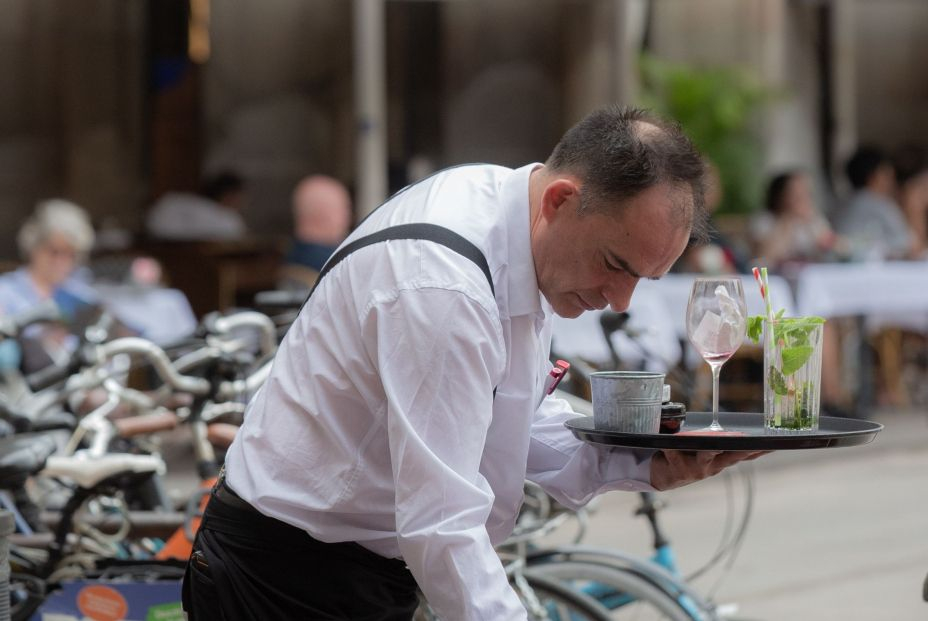 Varapalo al empleo sénior: la contratación de mayores de 45 años cae un 10% respecto a hace un año/ trabajadores sénior