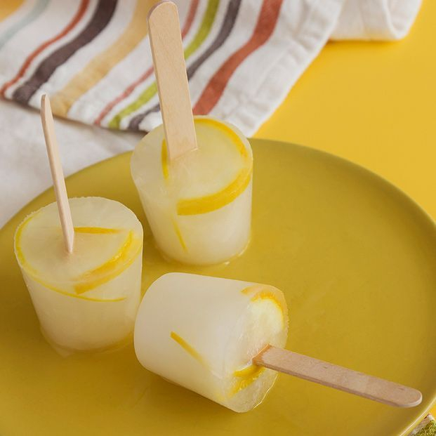 Receta de refrescantes polos de limón. Foto: Bigstock Receta de refrescantes polos de limón. Foto: Bigstock