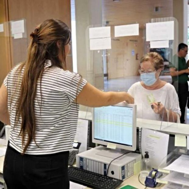 La tarjeta-monedero con la que Benidorm fomentará el transporte público entre los mayores. Foto: Ayuntamiento de Benidorm