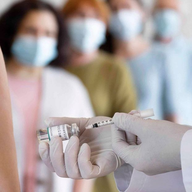 Aprobada la primera vacuna contra la Covid-19 eficaz contra la variante Ómicron Aprobada la primera vacuna contra la Covid-19 eficaz contra la variante Ómicron