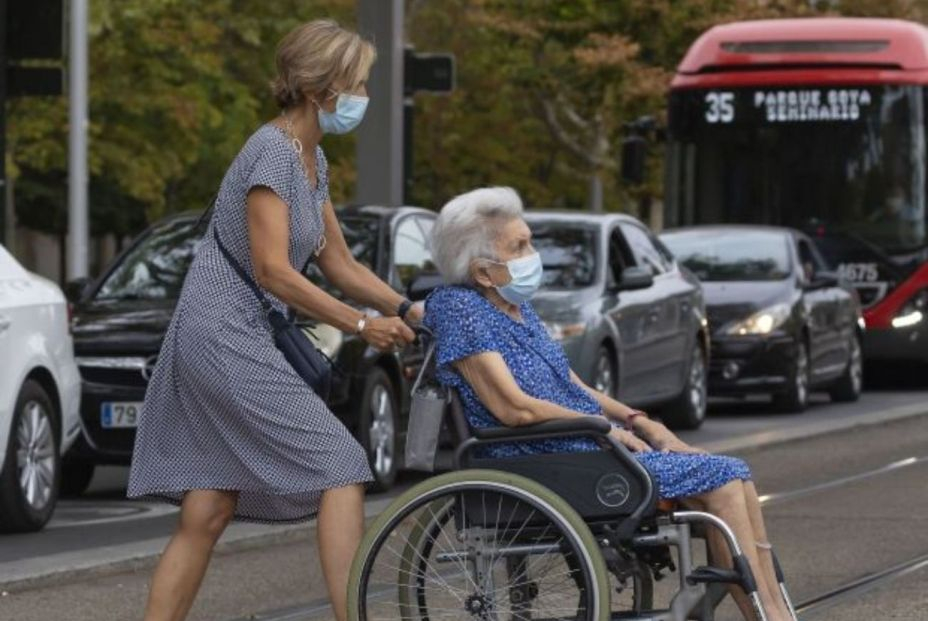 Dependencia: el coste de un cuidador oscila entre 1.293 y 2.253euros mensuales en Madrid Dependencia: el coste de un cuidador oscila entre 1.293 y 2.253euros mensuales en Madrid