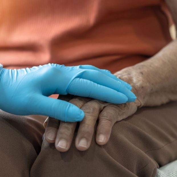 Dependencia: el coste de un cuidador oscila entre 1.293 y 2.253euros mensuales en Madrid