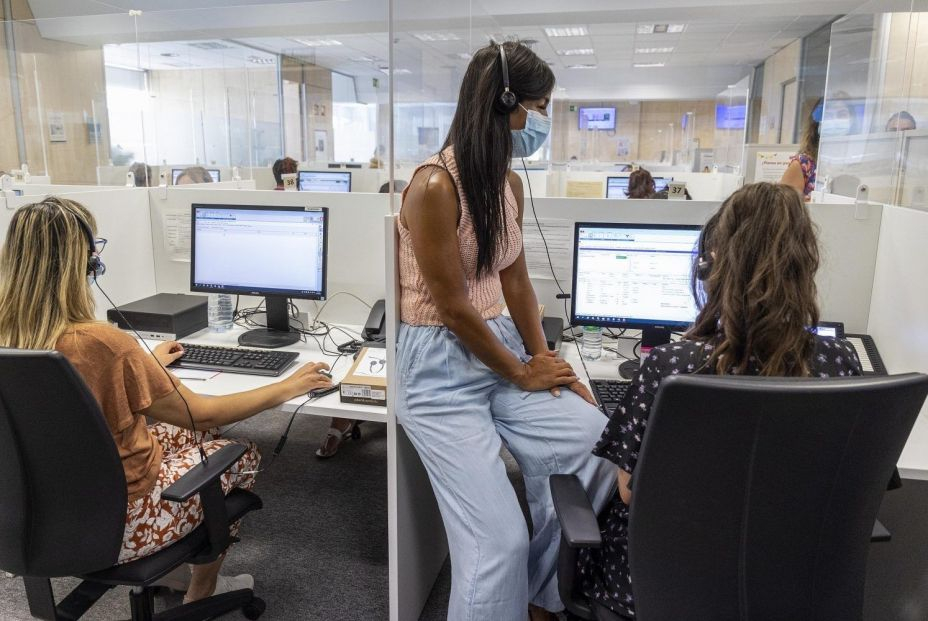 EuropaPress 4639530 vicealcaldesa madrid begona villacis visita sedes servicio teleasistencia EuropaPress 4639530 vicealcaldesa madrid begona villacis visita sedes servicio teleasistencia