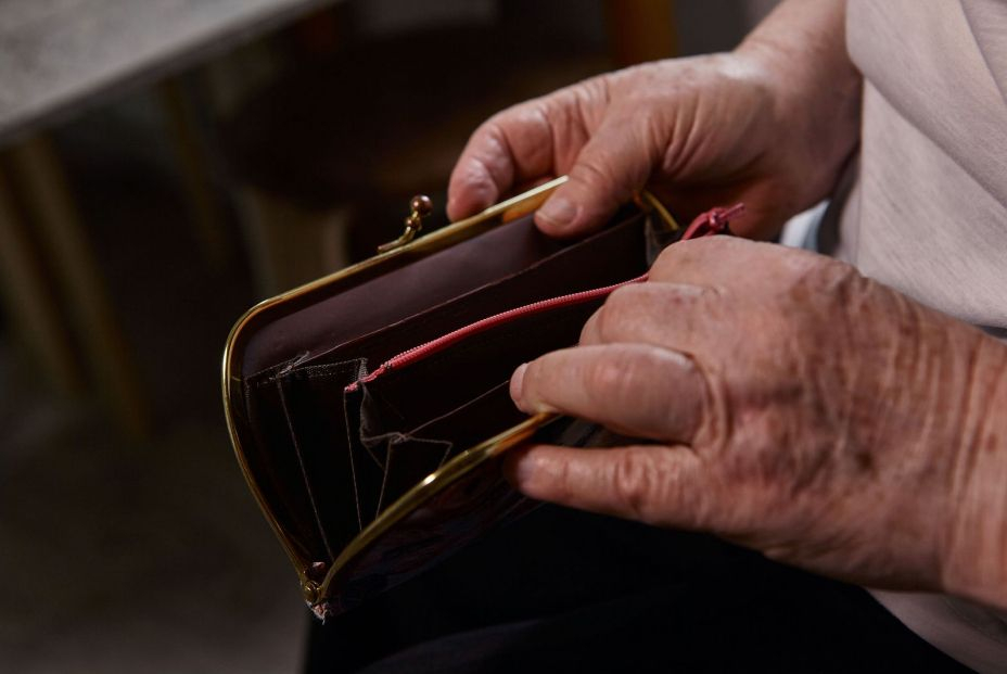 Las mujeres mayores tienen 16.000 euros menos riqueza que los hombres. Foto: Bigstock