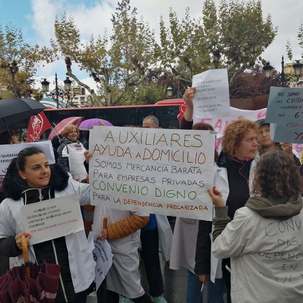 Las cuidadoras de la Ayuda a Domicilio no aguantan más: "Las mejoras prometidas no llegan"