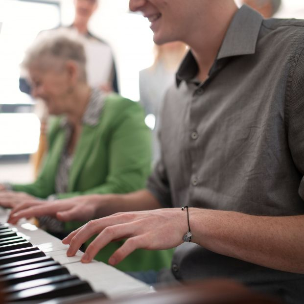 La música es capaz de unir a las personas con demencia y a sus familiares La música es capaz de unir a las personas con demencia y a sus familiares