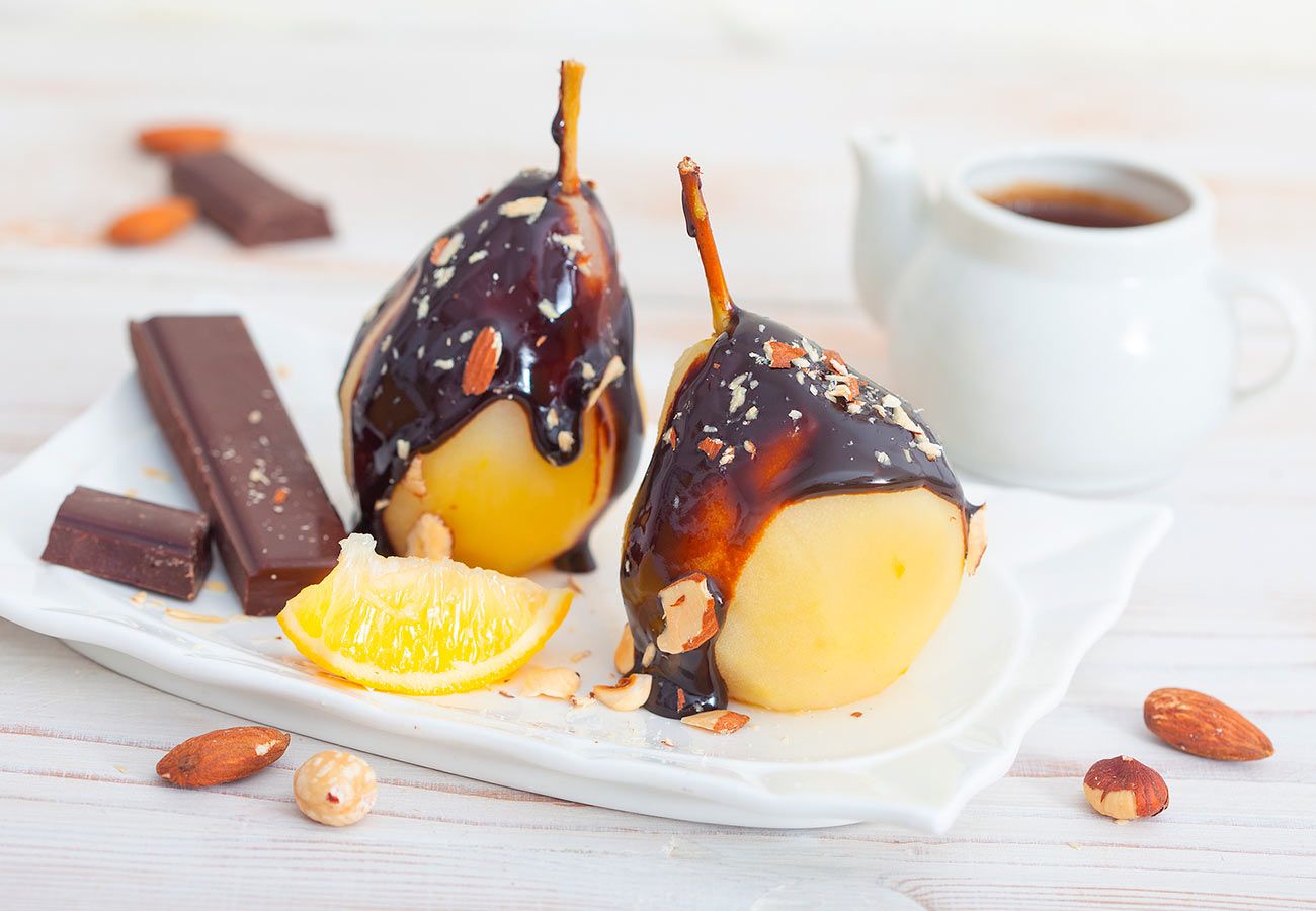 Receta de peras con chocolate y naranja . Foto: Bigstock