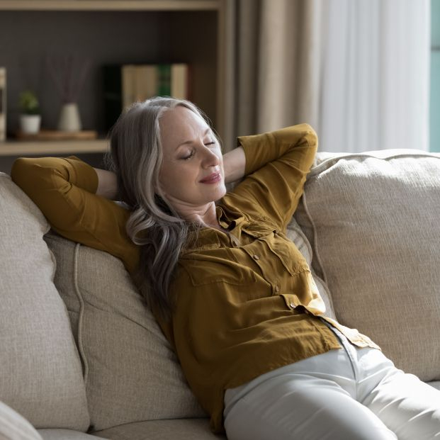 Estar sentada muchas horas aumenta el riesgo de muerte cardiovascular en mujeres mayores de 50 años. Foto: Bigstock Estar sentada muchas horas aumenta el riesgo de muerte cardiovascular en mujeres mayores de 50 años. Foto: Bigstock