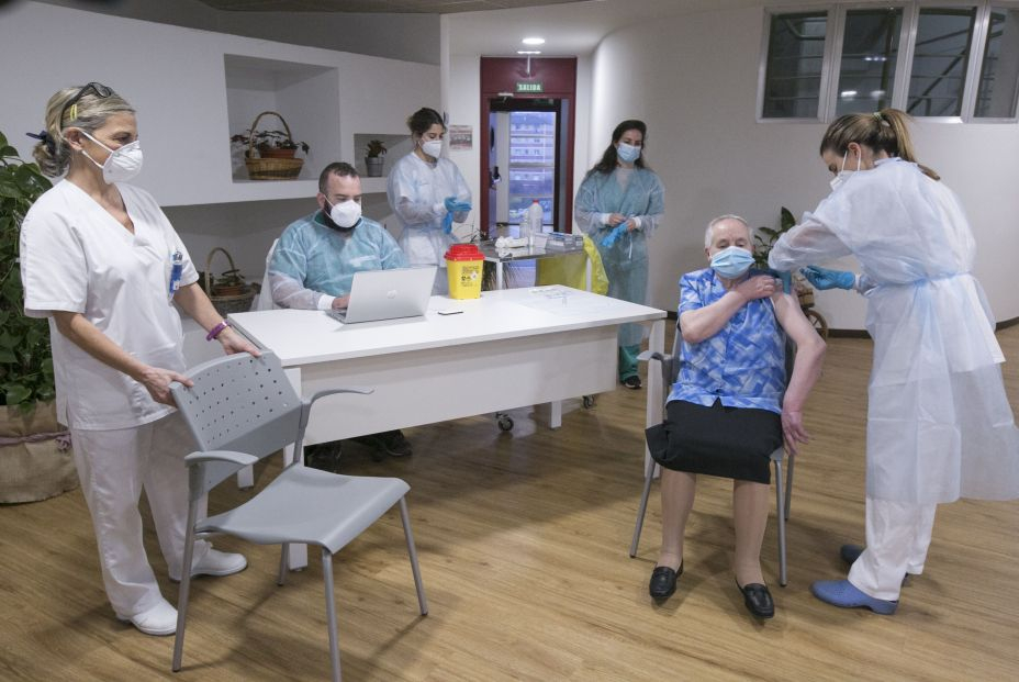 Ya hay fecha para la cuarta dosis de la vacuna del Covid en residencias y para mayores de 80 años Ya hay fecha para la cuarta dosis de la vacuna del Covid en residencias y para mayores de 80 años