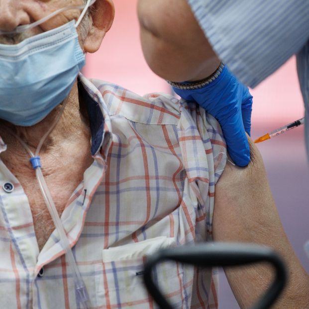 Arranca la vacunación de la cuarta dosis contra el Covid: así se ha vivido en las residencias Arranca la vacunación de la cuarta dosis contra el Covid: así se ha vivido en las residencias