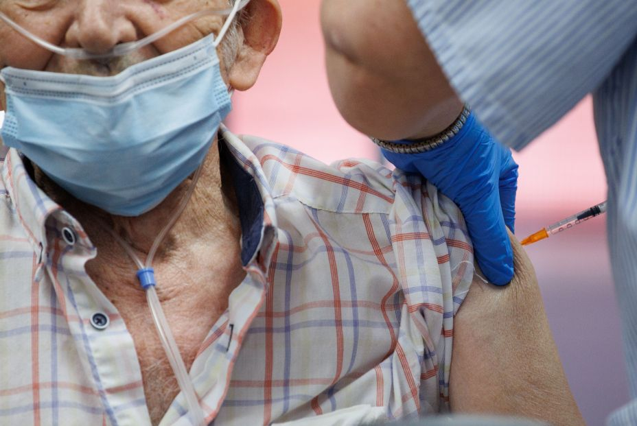 Arranca la vacunación de la cuarta dosis contra el Covid: así se ha vivido en las residencias