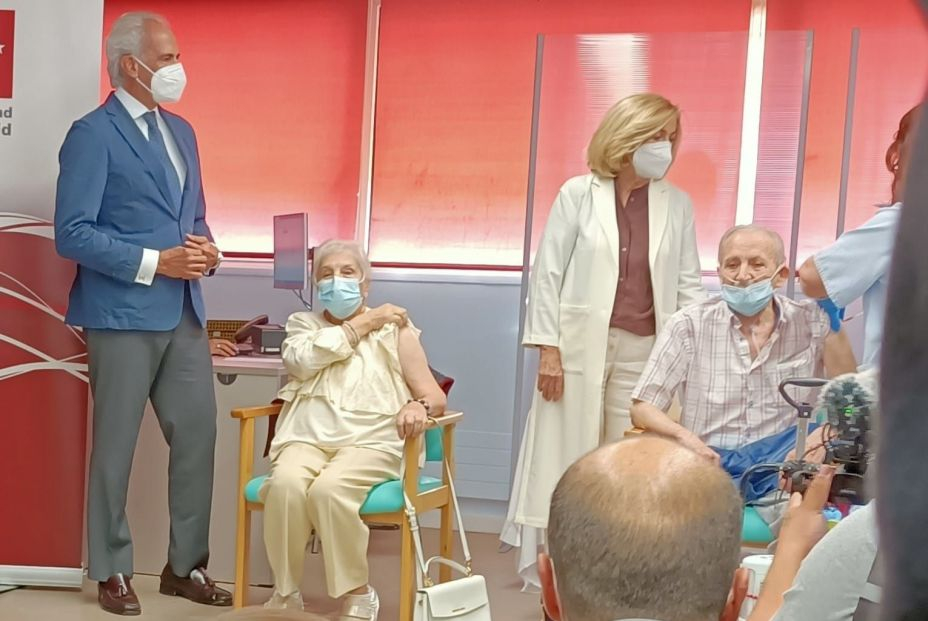 EuropaPress 4705339 consejero sanidad enrique ruiz escudero consejera familia concepcion EuropaPress 4705339 consejero sanidad enrique ruiz escudero consejera familia concepcion