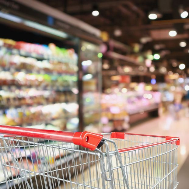 Coca-Cola, Nestlé o Heinz, entre las marcas que cambiarán su etiquetado tras la muerte de Isabel II