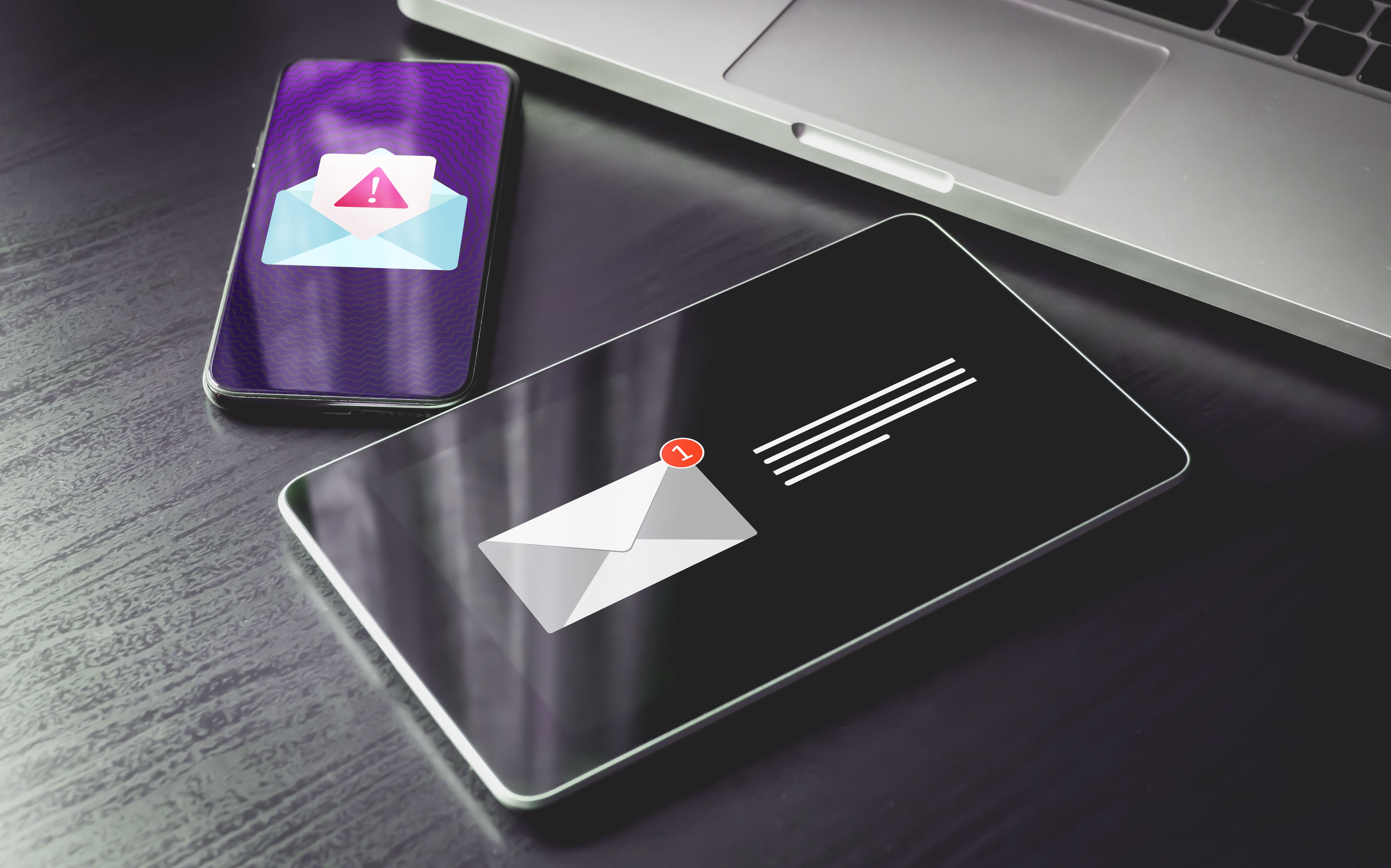 La Policía alerta de dos nuevas estafas suplantando al Banco Santander y Unicaja