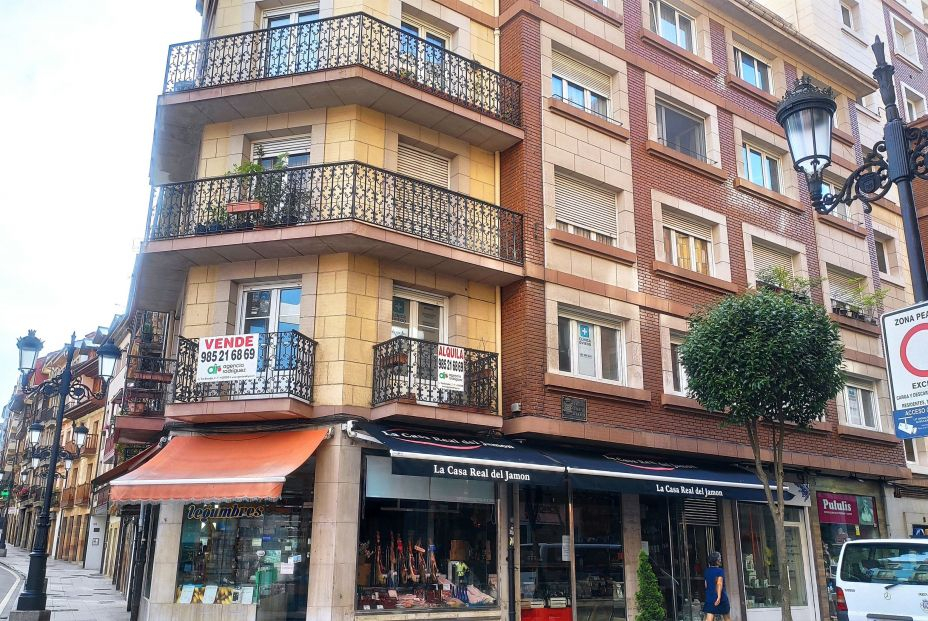 EuropaPress 3178127 locales cerraados pequeno comercio oviedo carteles vende viviendas alquiler EuropaPress 3178127 locales cerraados pequeno comercio oviedo carteles vende viviendas alquiler