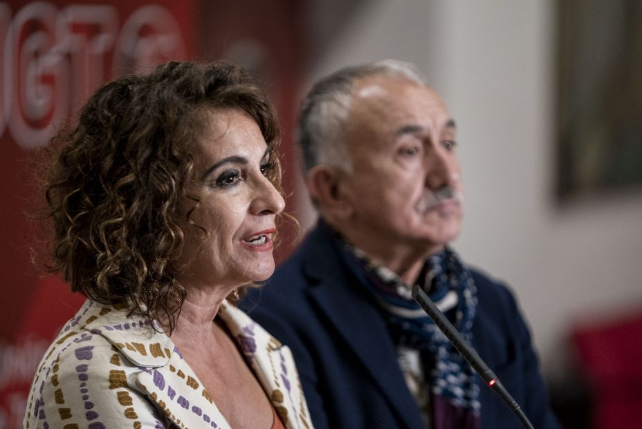 La ministra de Hacienda y Función Pública, María Jesús Montero, presenta los Presupuestos Generales del Estado (PGE) 2023 al secretario general de UGT, Pepe Álvarez La ministra de Hacienda y Función Pública, María Jesús Montero, presenta los Presupuestos Generales del Estado (PGE) 2023 al secretario general de UGT, Pepe Álvarez