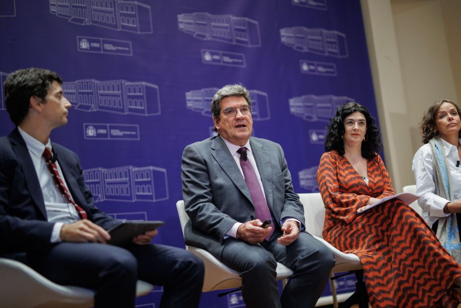 Escrivá quiere que la base máxima de cotización suba conforme a las pensiones y el IPC en el futuro Escrivá quiere que la base máxima de cotización suba conforme a las pensiones y el IPC en el futuro