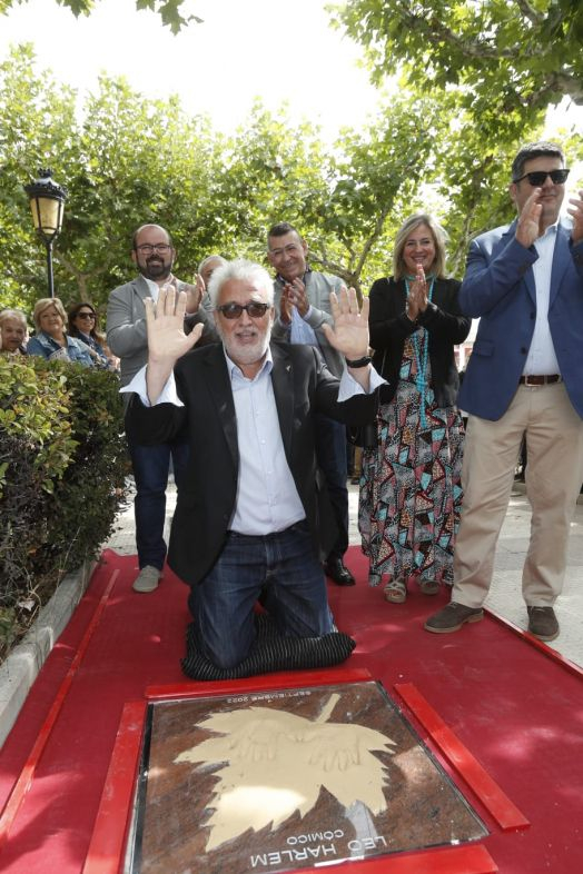 Leo Harlem tras imponer sus manos en el Paseo de las Estrellas de Cariñena