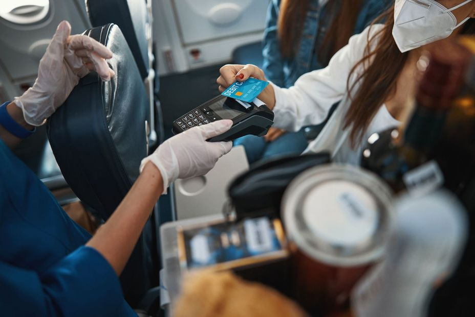 OCU exige a las aerolíneas que acepten el pago en efectivo a bordo OCU exige a las aerolíneas que acepten el pago en efectivo a bordo